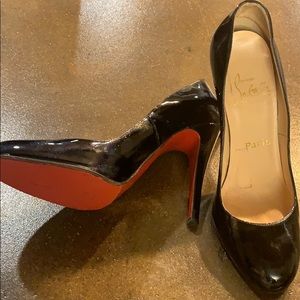 Louboutin Heels sz 37 6.5 Black Metallic